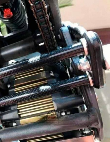 Protector Reposapiés Carbono Sur Ron | Sur Ron Garage